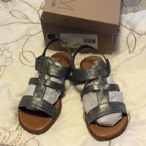 10M AXXIOM Sandals